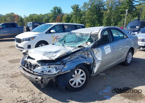 2005 Toyota Camry Le z USA, uszkodzony, nr VIN 4T1BE32K35U382143